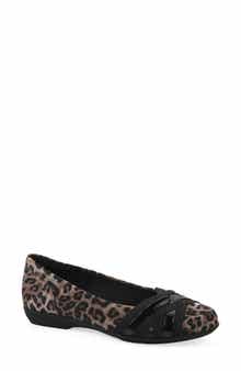 CLIFFS BY WHITE MOUNTAIN Chic Flat
