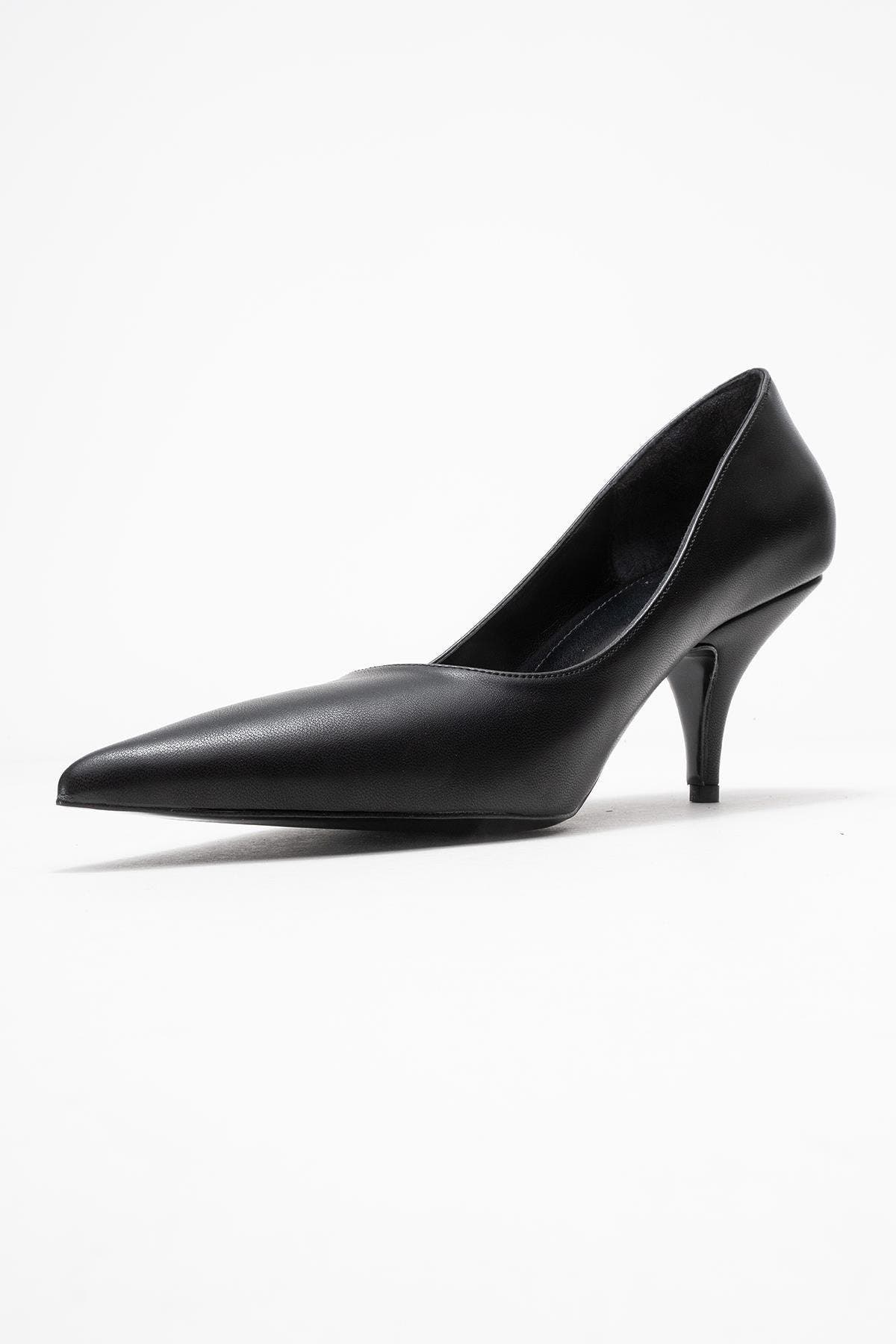 Prologue Shoes Marcus Pointed Toe Pump, Alternate, color, Black
