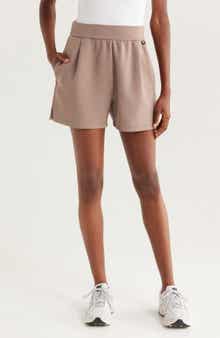 Nike 24.7 ImpossiblySoft Dri-FIT Mid-Rise Loose 4-Inch Shorts