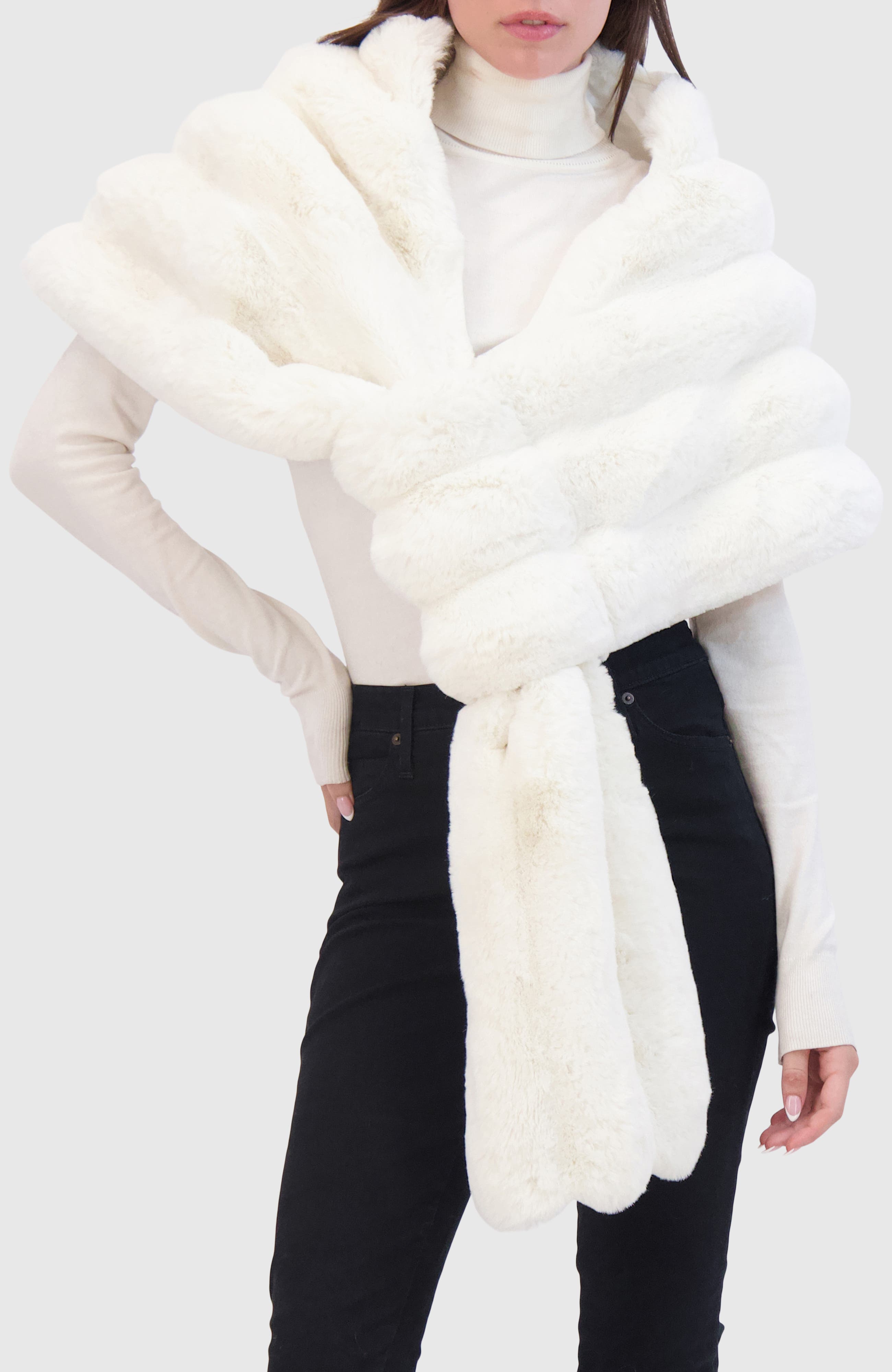 selected WHITE CHINCH