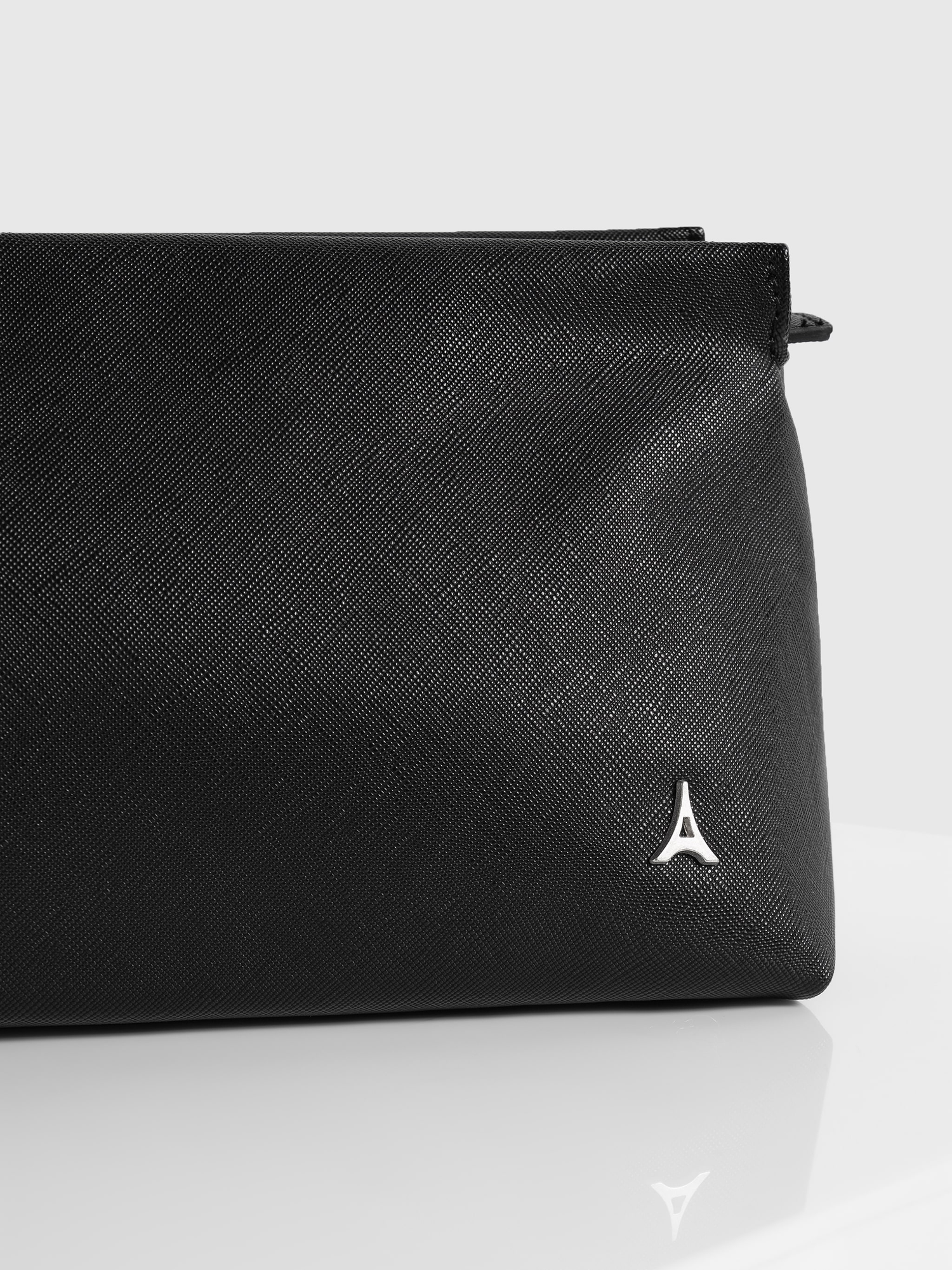 Manière De Voir Jessy Textured Leather Washbag, Alternate, color, Black