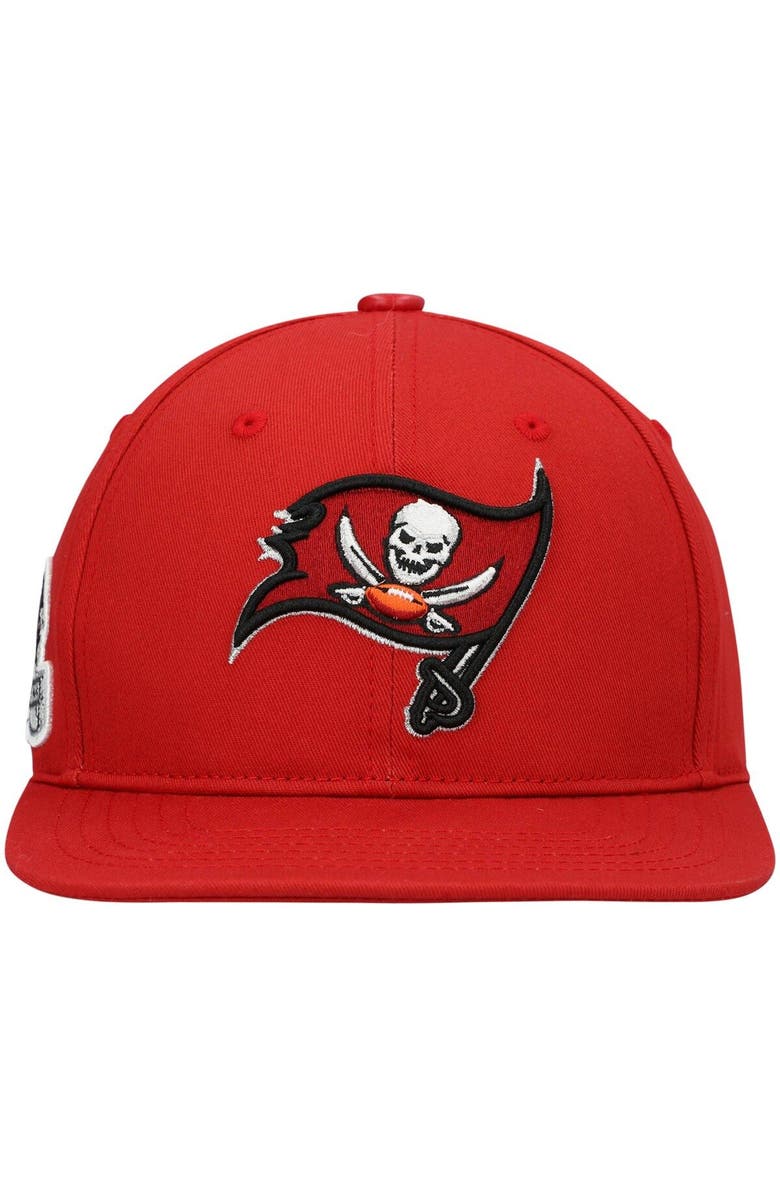PRO STANDARD Men's Pro Standard Red Tampa Bay Buccaneers Logo II Snapback Hat, Alternate, color, Red