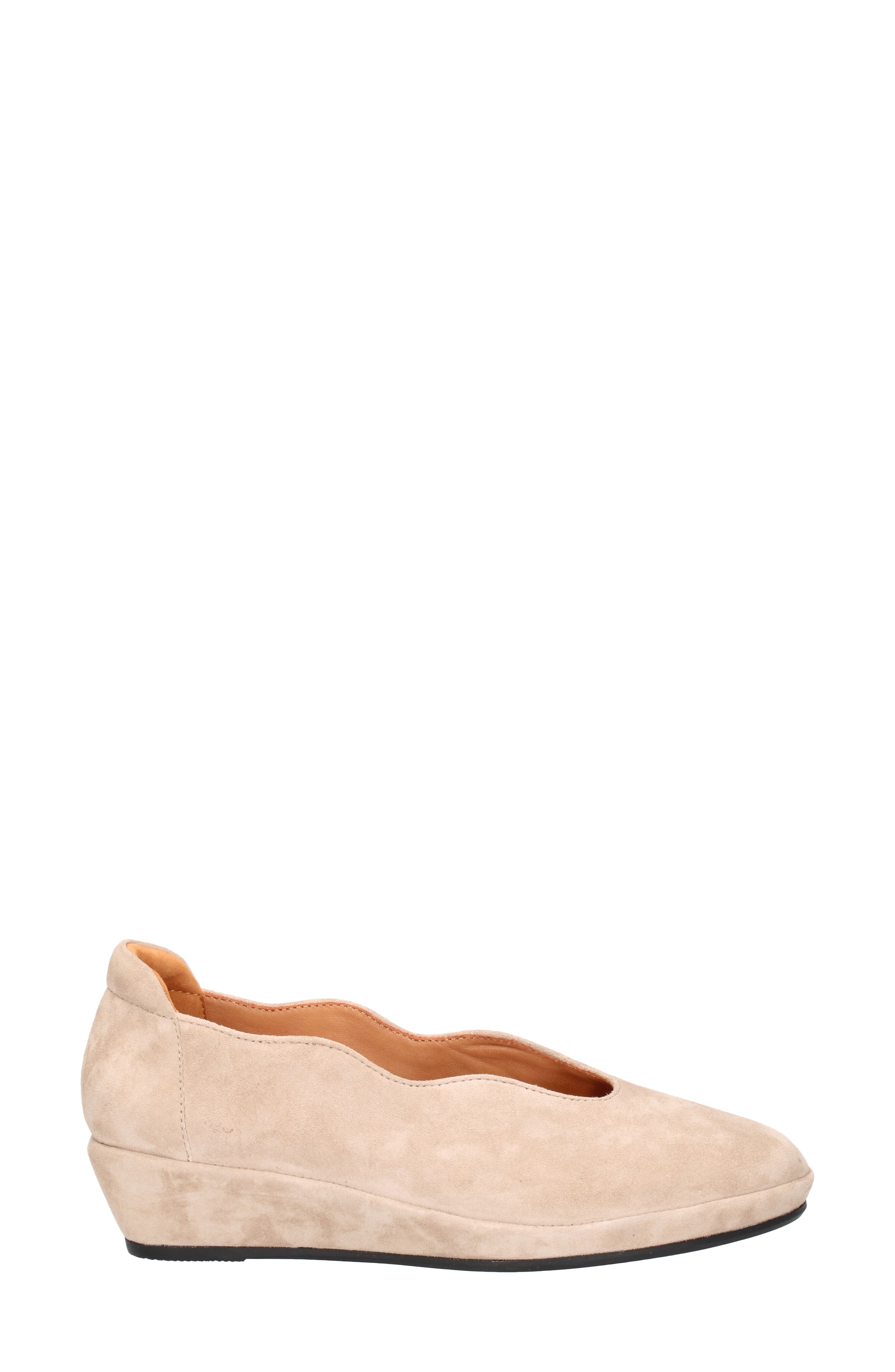 L'Amour des Pieds Bellara Round Toe Pump, Alternate, color, Taupe