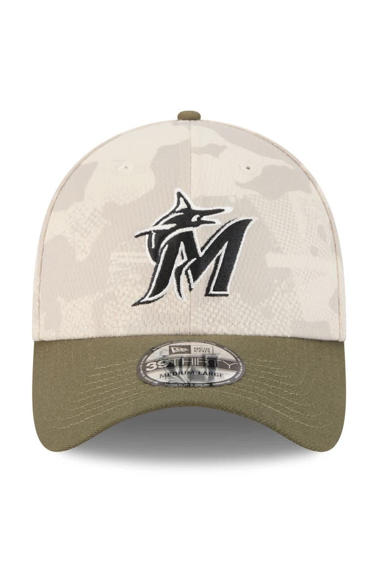 New Era Men
s New Era Light Beige/Olive Miami Marlins 2025 Armed Forces Day 39THIRTY Flex Hat, Alternate, color, Light Beige
