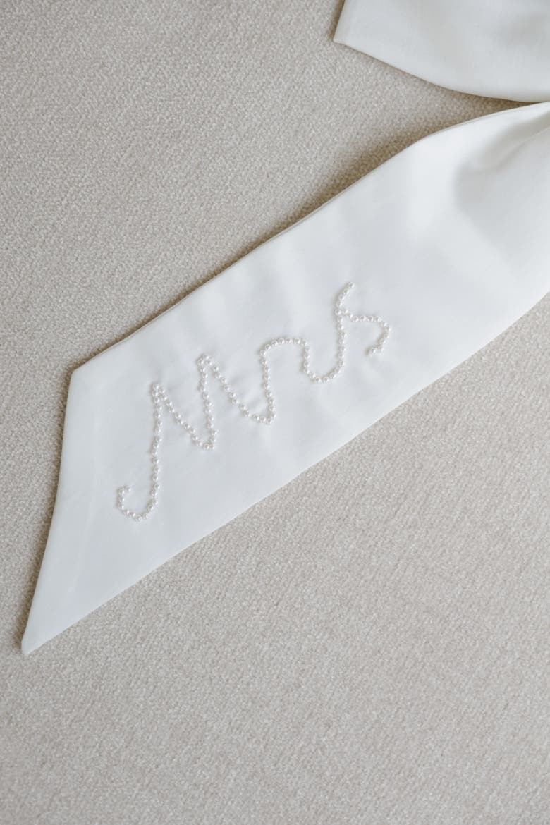 Mrs Pearl Bow, Alternate, color, White