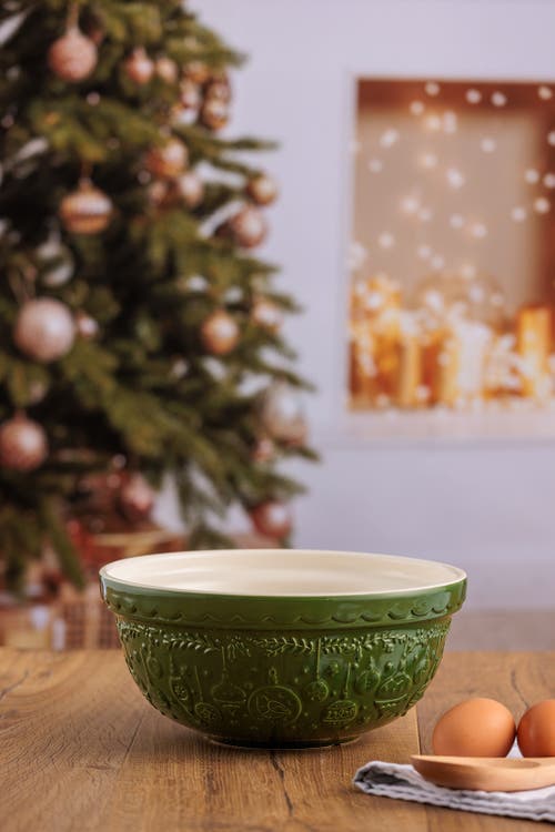 Mason Cash Deck The Halls Size 24 Green Mixing Bowl, 2.15 Quart In Green