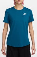 Nike Sportswear Club Essentials T-Shirt
