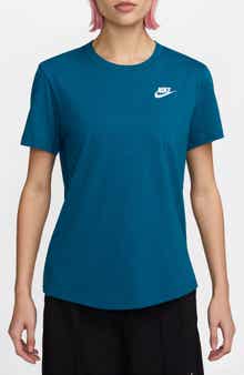 Nike Sportswear Club Essentials T-Shirt