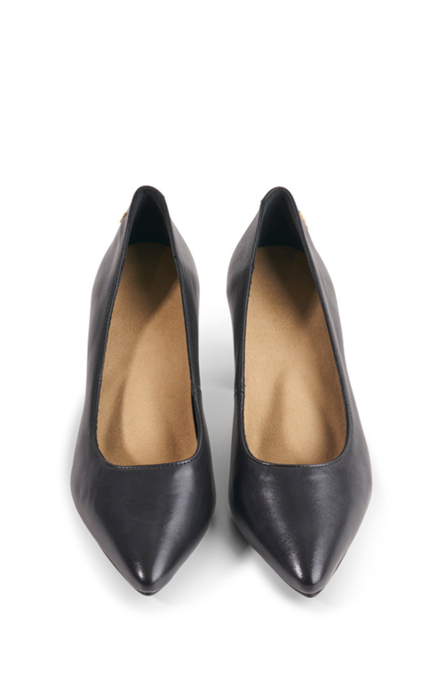 Stinaa.j Stinaa. J - Alice Orthopedic Pointed Toe In Black Leather
