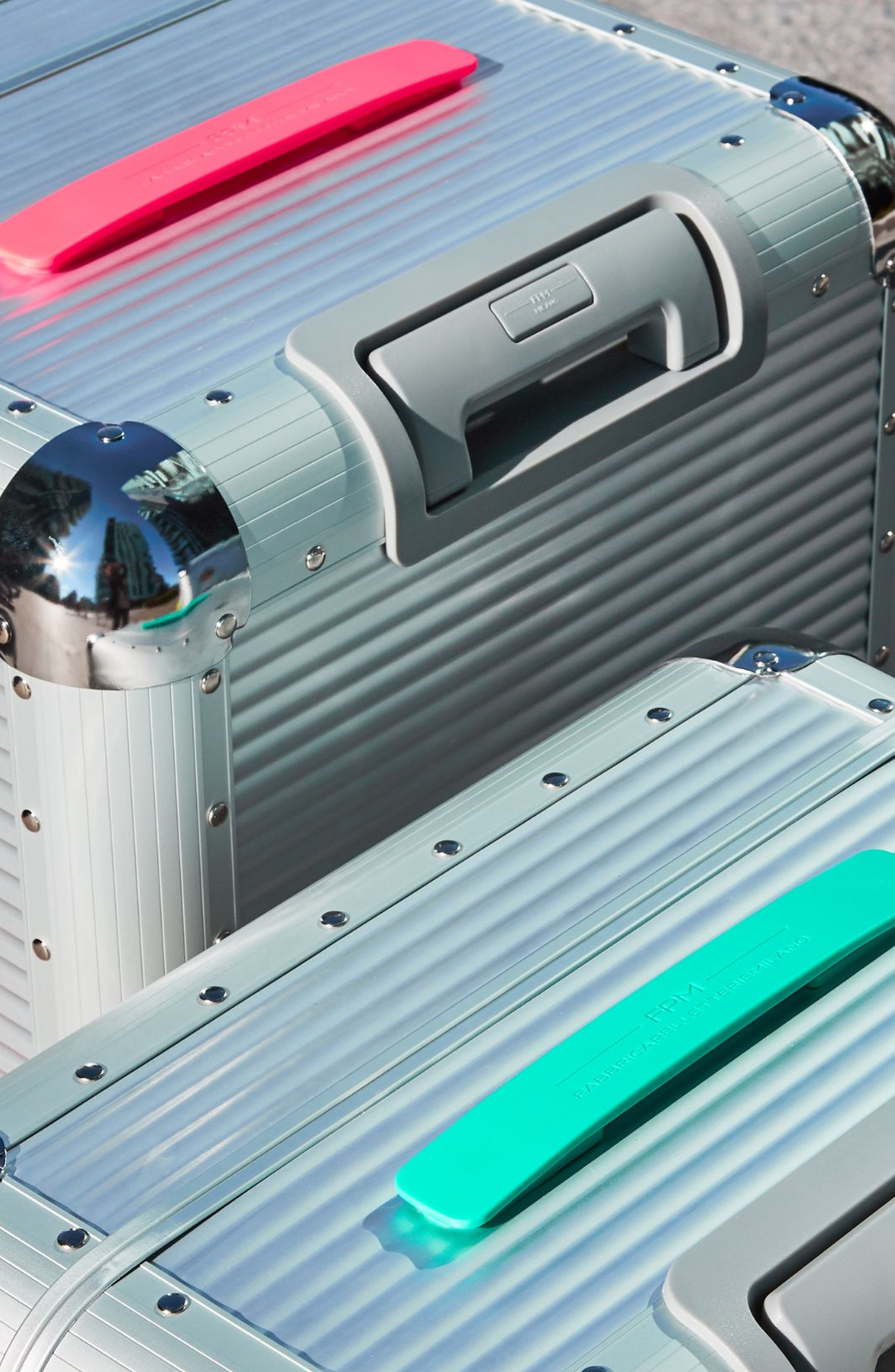 FPM - Fabbrica Pelletterie Milano - US Bank S Spinner 68 Suitcase, Alternate, color, Moonlight Silver