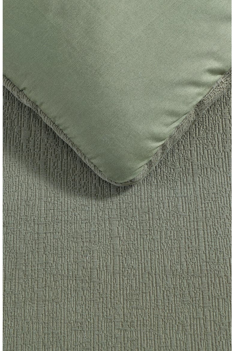 Carved Lines Matelassé Comforter & Sham Set, Alternate, color, MEDIUM / DARK GREEN