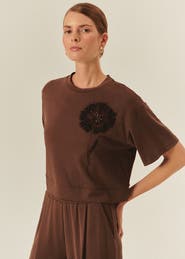 Exquise Brynn T-Shirt Chic Casual Gem-Detail Tee