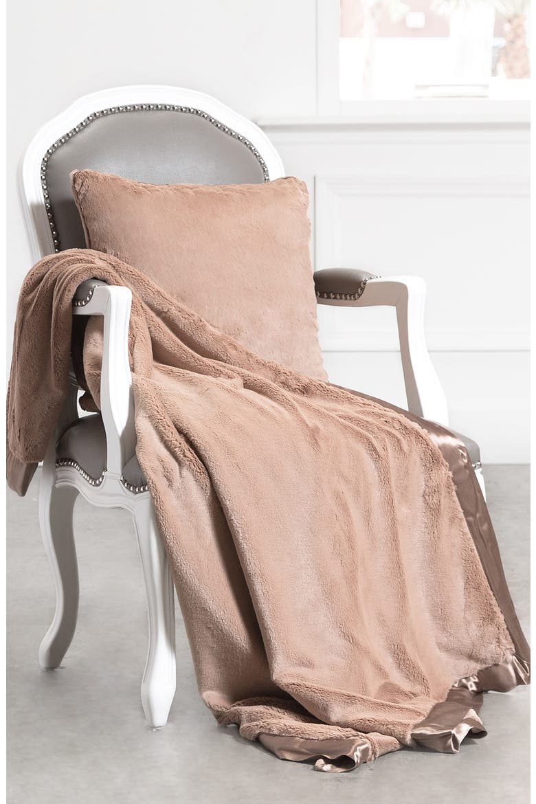 Giraffe at Home Luxe™ Faux Fur Throw, Alternate, color, MOCHA2