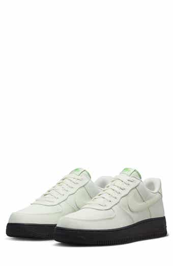 Nike Air Force 1 '07 LV8 Sneaker