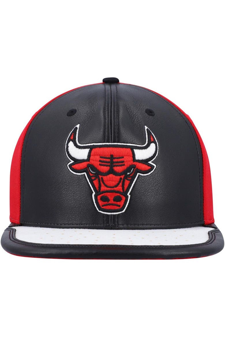 Men's Mitchell & Ness Black/White Chicago Bulls Day One Snapback Hat, Alternate, color, Black