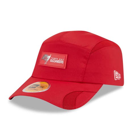 Men's New Era Red Tampa Bay Buccaneers 2025 Sideline  Runner Adjustable Hat