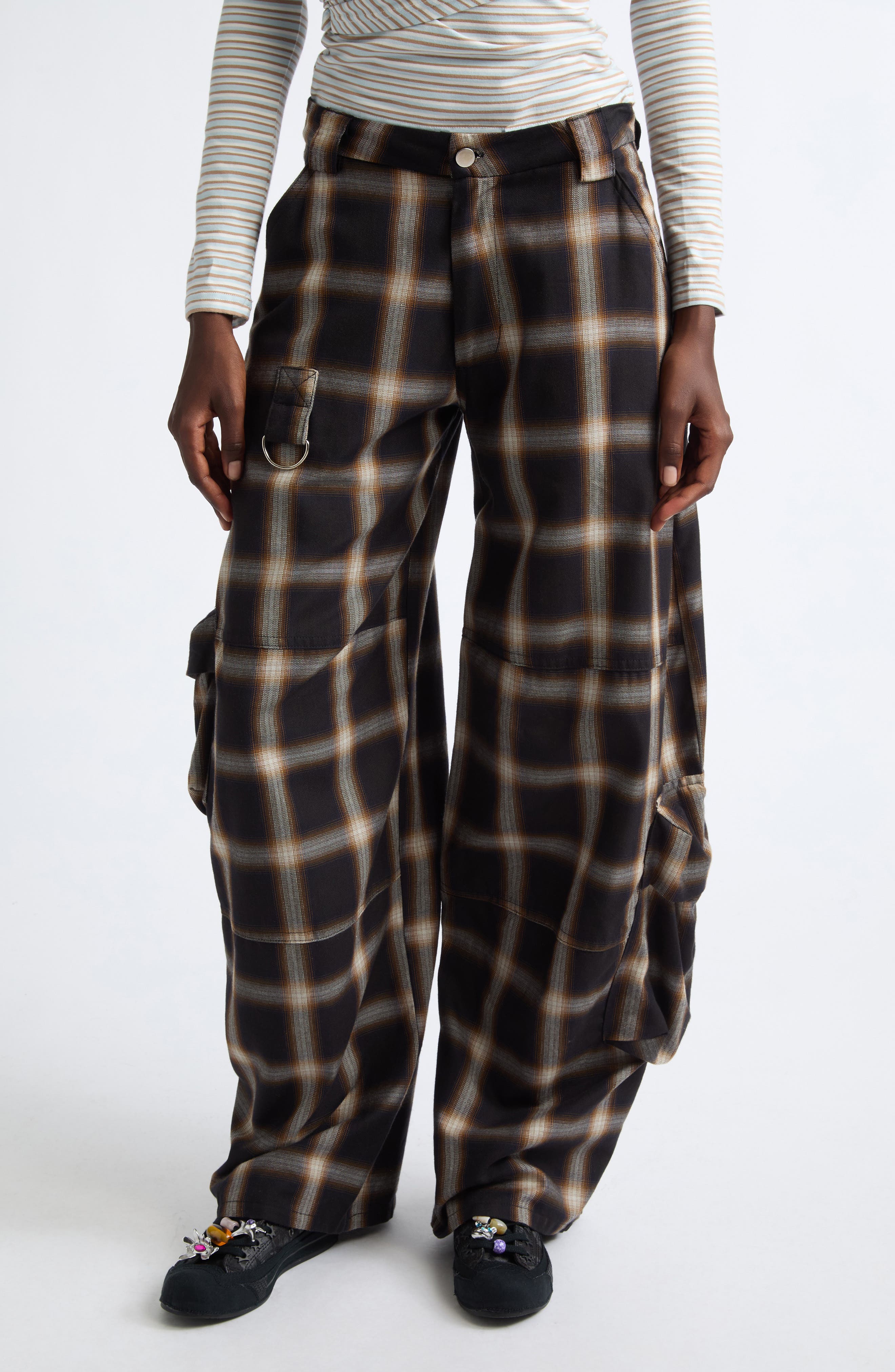 BLACK PLAID