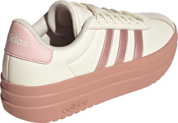 VL Court Bold Sneaker