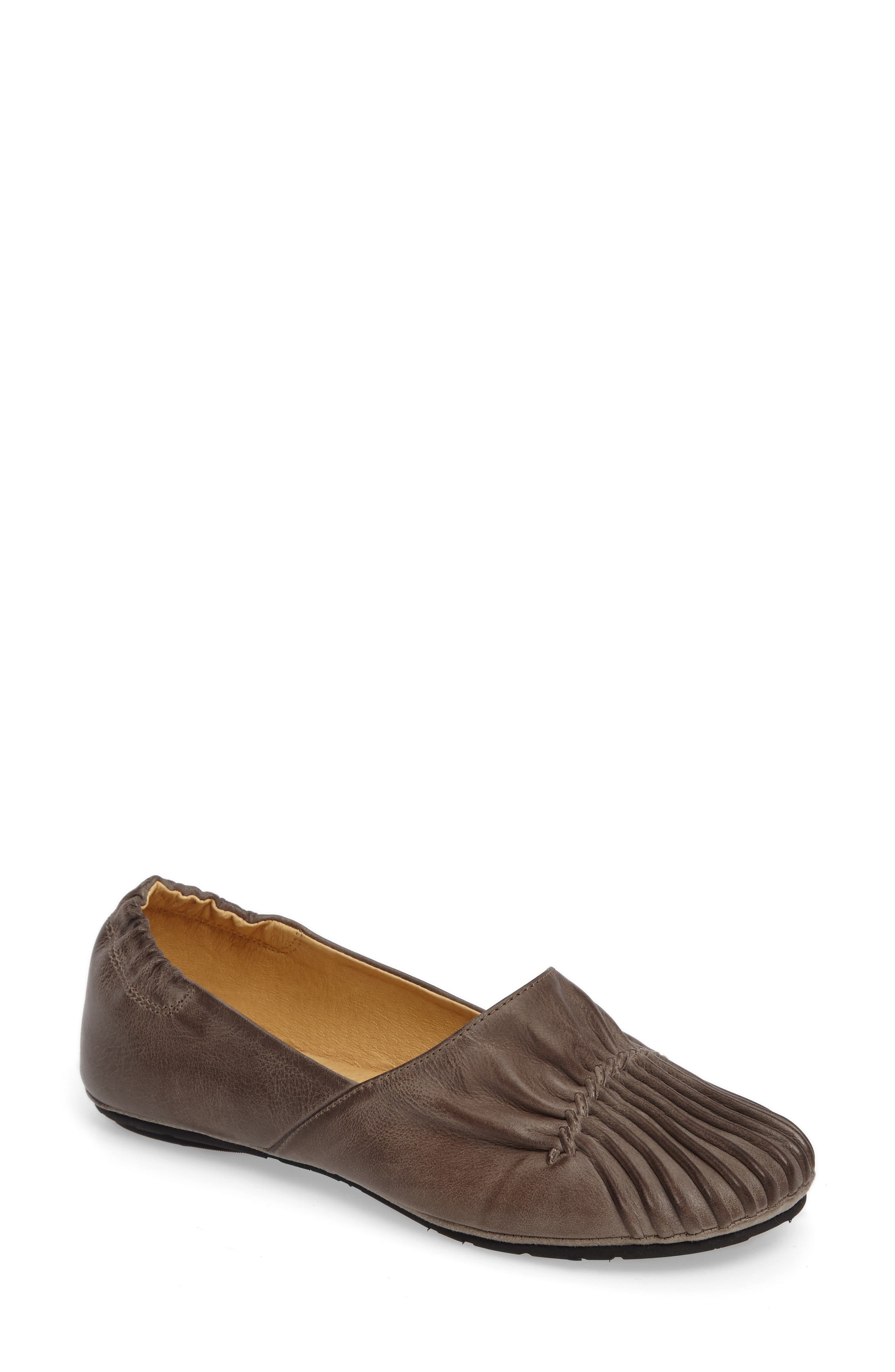 Chocolat Blu Cam II Pleated Flat, Main, color, 