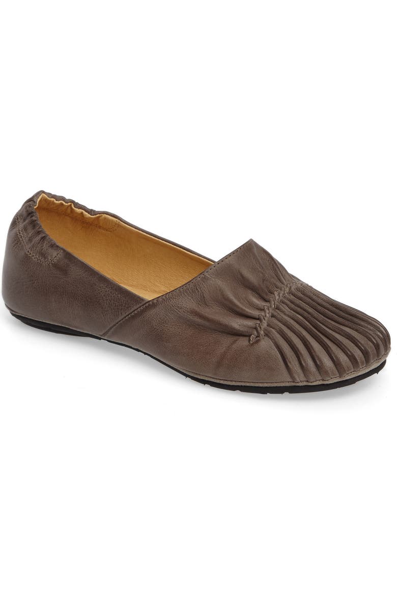 Chocolat Blu Cam II Pleated Flat, Main, color,
