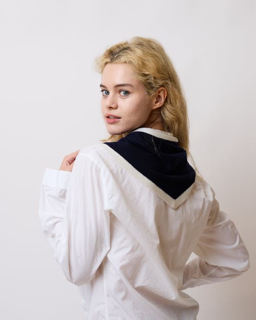 Lost Pattern Nyc "triangle Frame" Cashmere Triangle Scarf In Blue