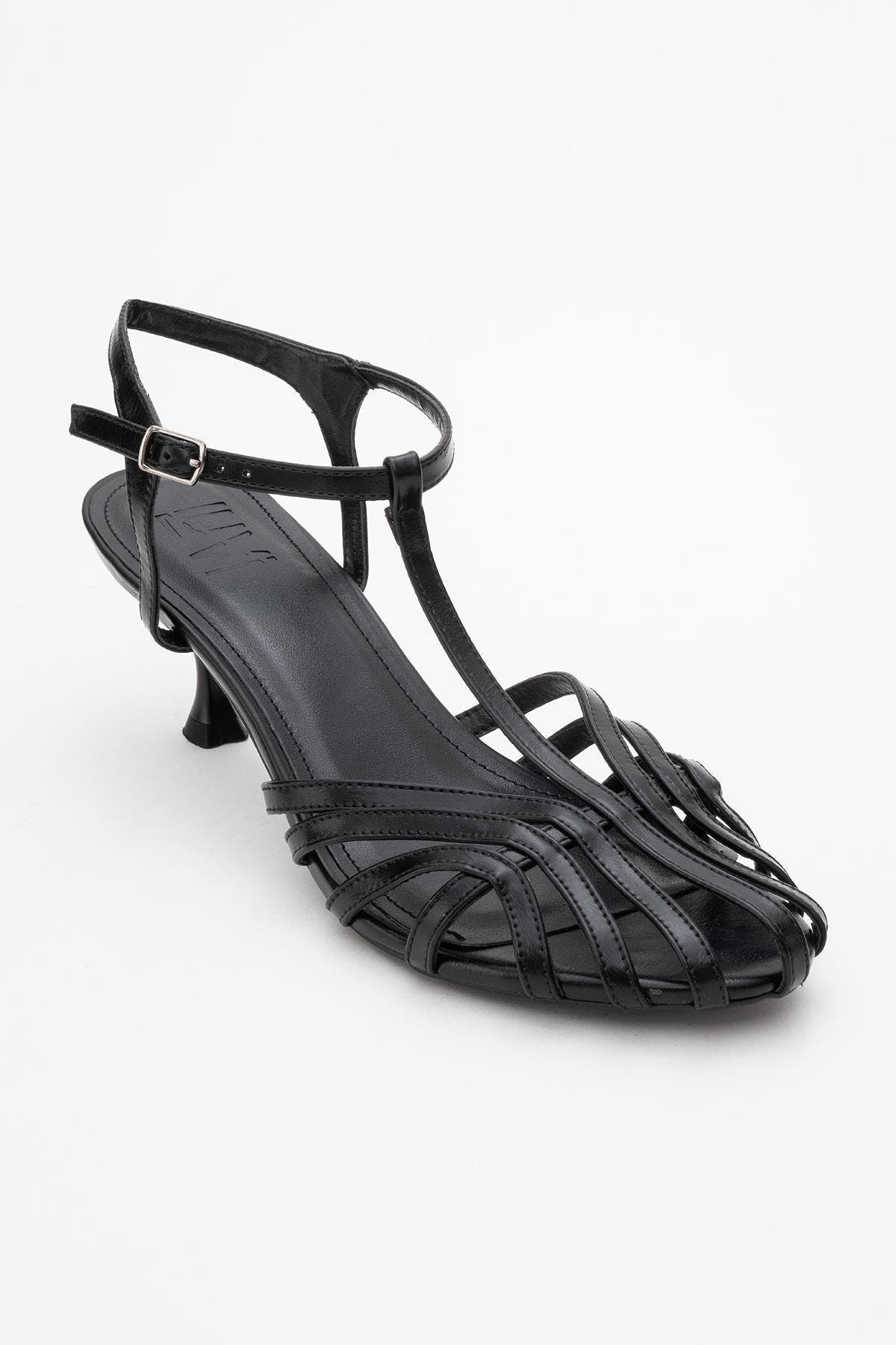 Prologue Shoes Felip Strappy Sandal, Main, color, Black