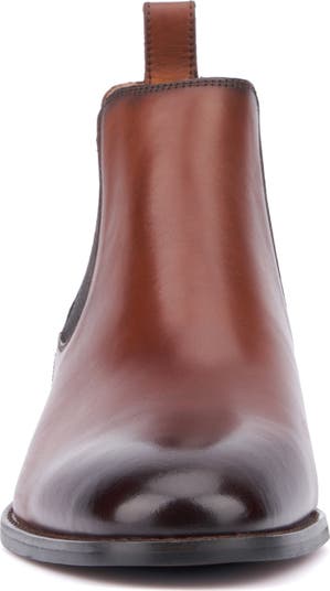 Darwin Plain Toe Chelsea Boot