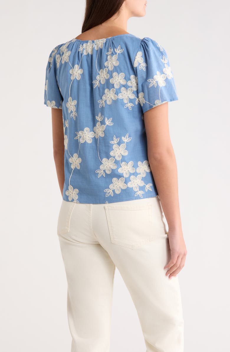 SUGARLIPS Keren Embroidered Split neck Top, Alternate, color, Blue White