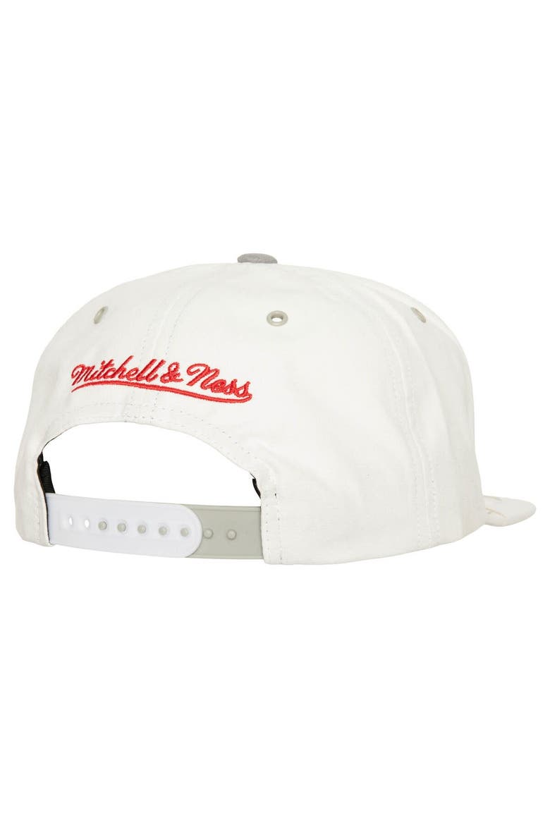 Men's Mitchell & Ness White Chicago Bulls Day 4 Snapback Hat, Alternate, color, White