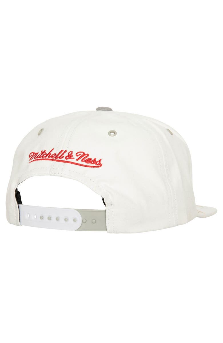 Mitchell & Ness Men's Mitchell & Ness White Chicago Bulls Day 4 Snapback Hat, Alternate, color, White