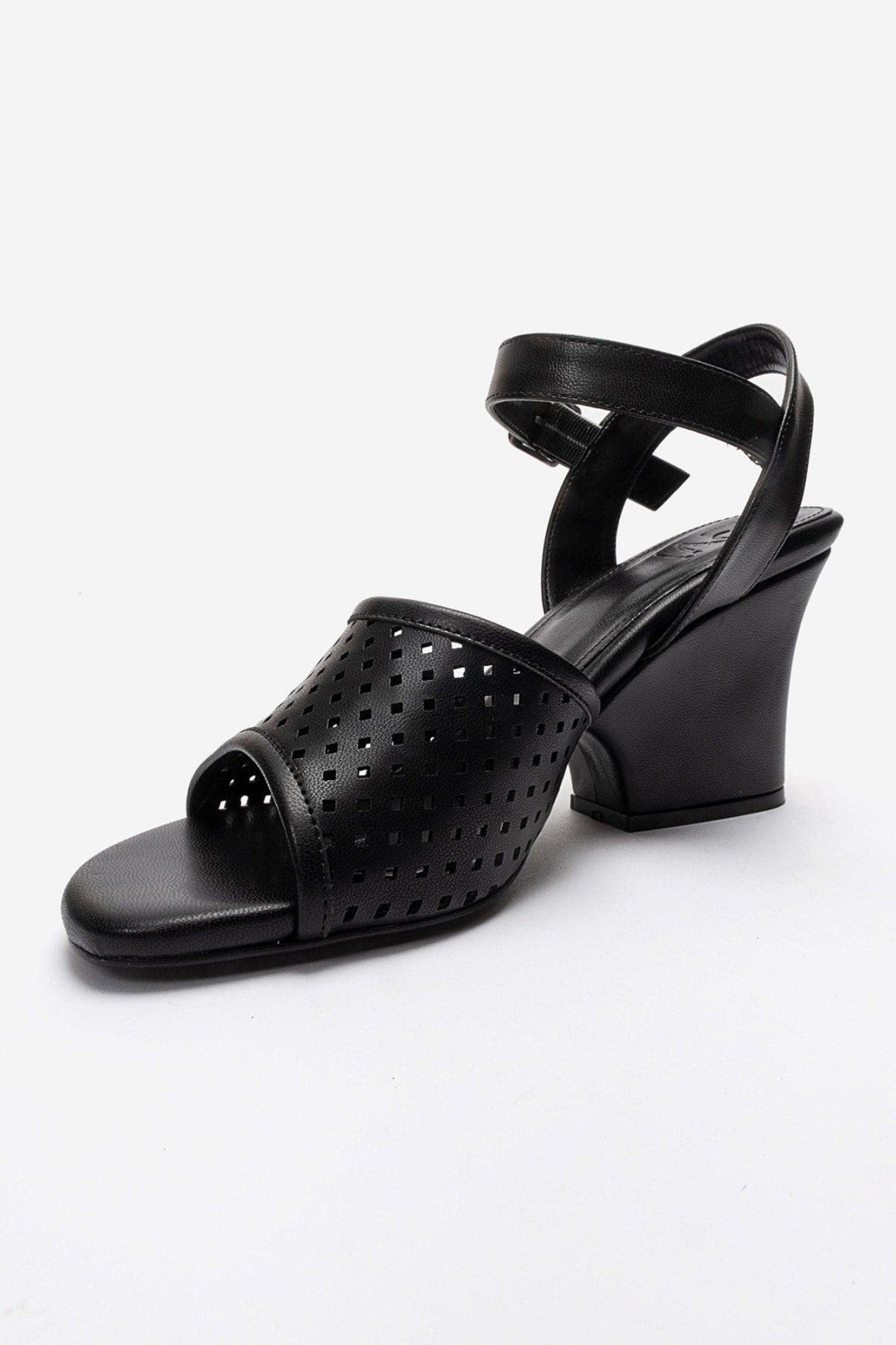 Hervon Block Heel Ankle Strap Sandal, Alternate, color, Black