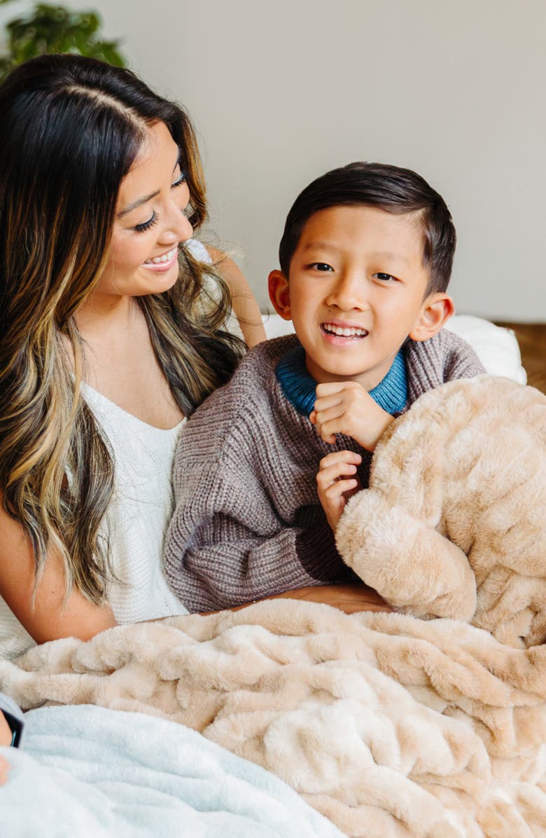 Little Giraffe Cloudscape Throw Blanket, Alternate, color, Driftwood/ Ivory