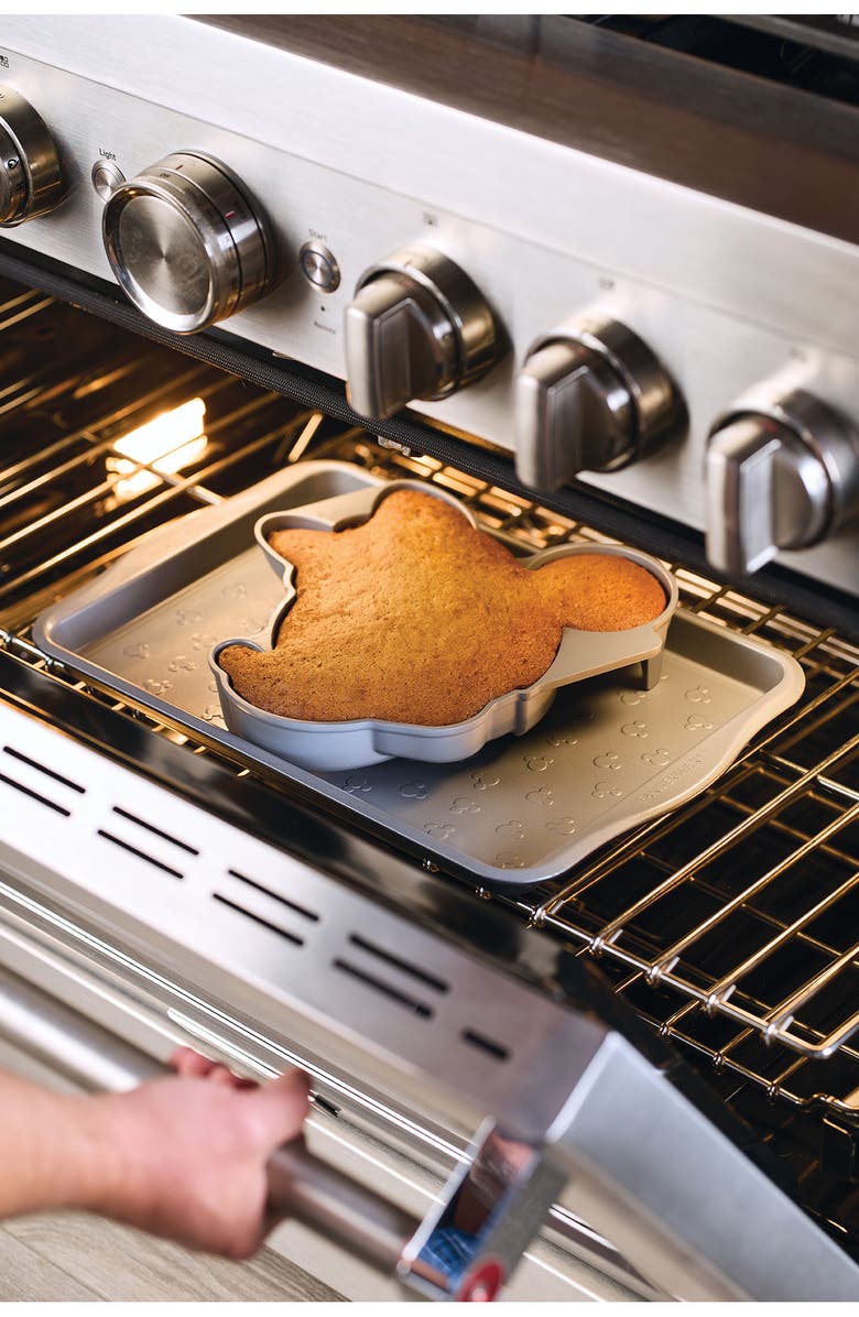 Disney x Farberware Minnie Mouse 3D Cake Pan, Alternate, color, Gray