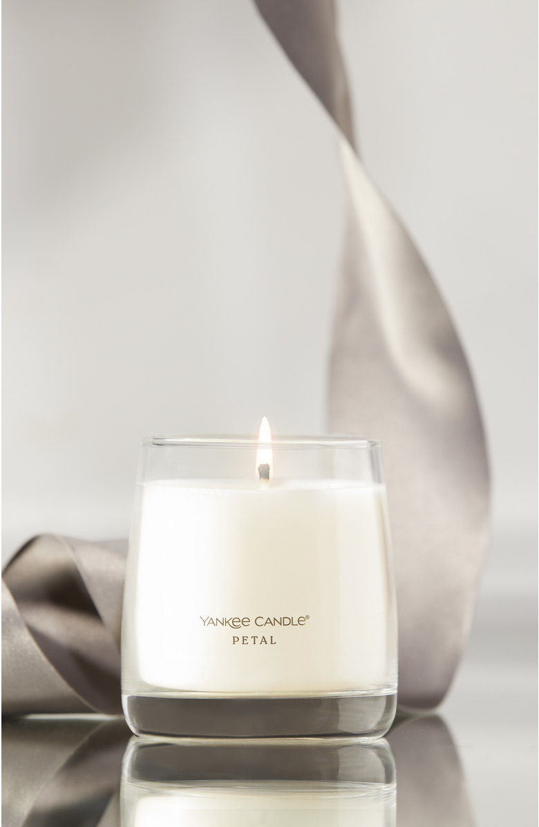 YANKEE CANDLE Petal Premium Scented Candle, Alternate, color, White