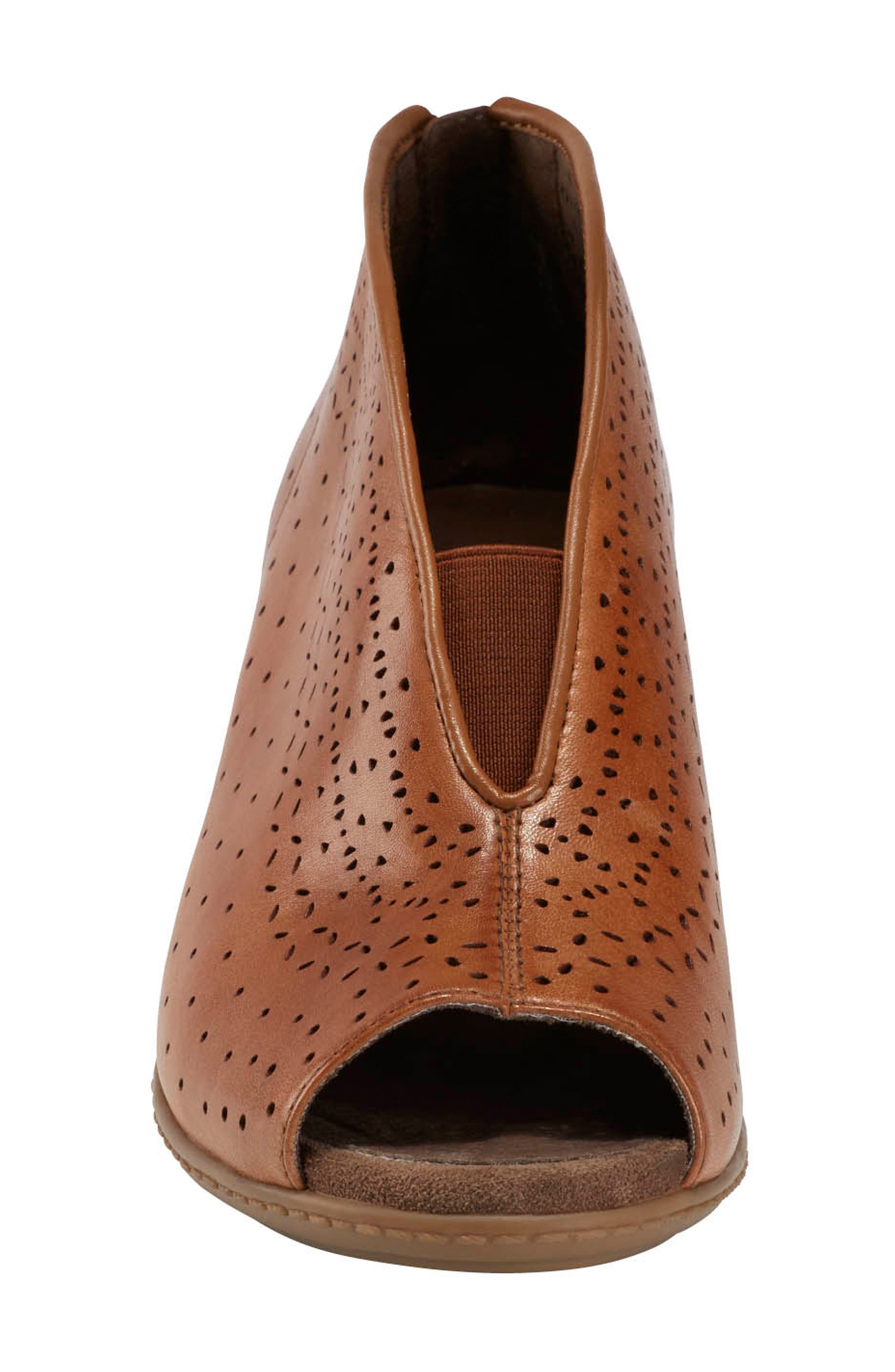 Calgery Quebec Sandal, Alternate, color, SAND BROWN NUBUCK LEATHER