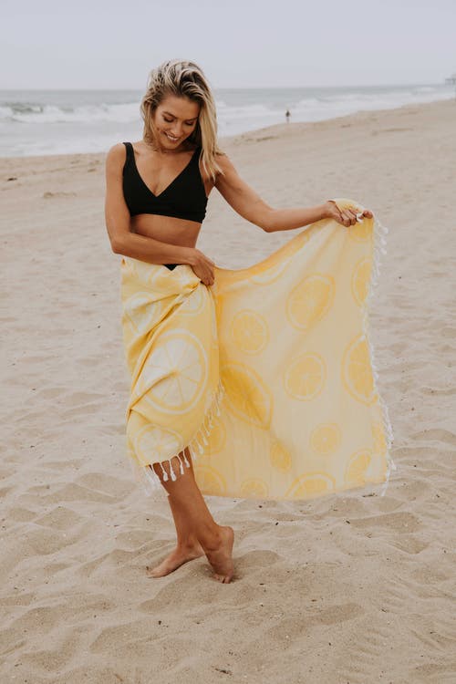 Infusezen Citrus Lemon Organic Cotton Reversible Turkish Towel In Yellow