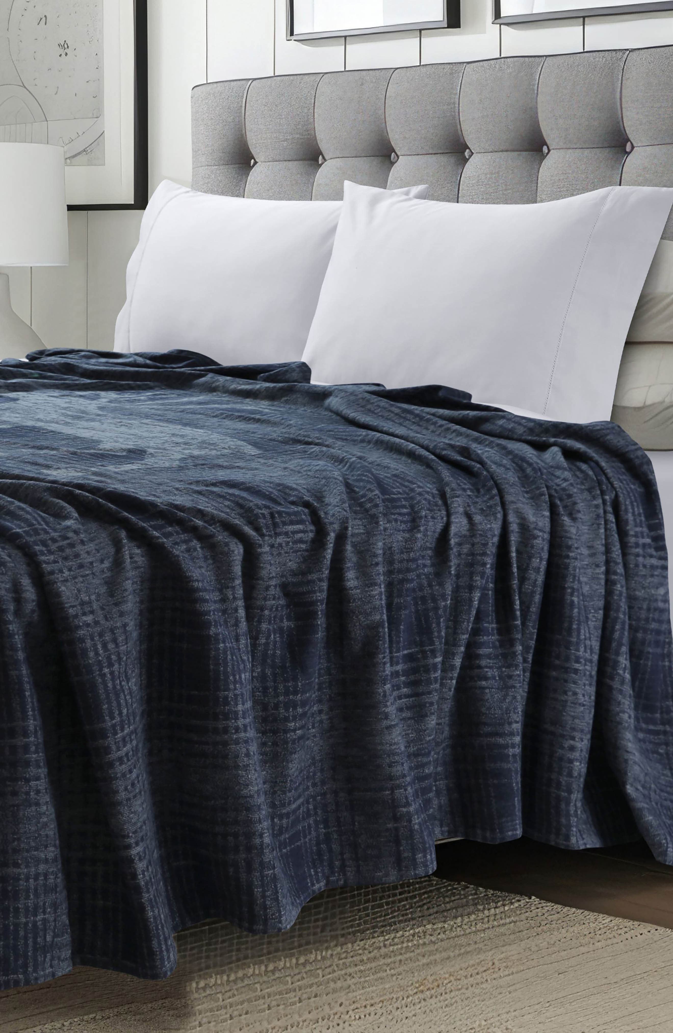 AZORES HOME Yarn Dyed Organic Cotton Throw Blanket