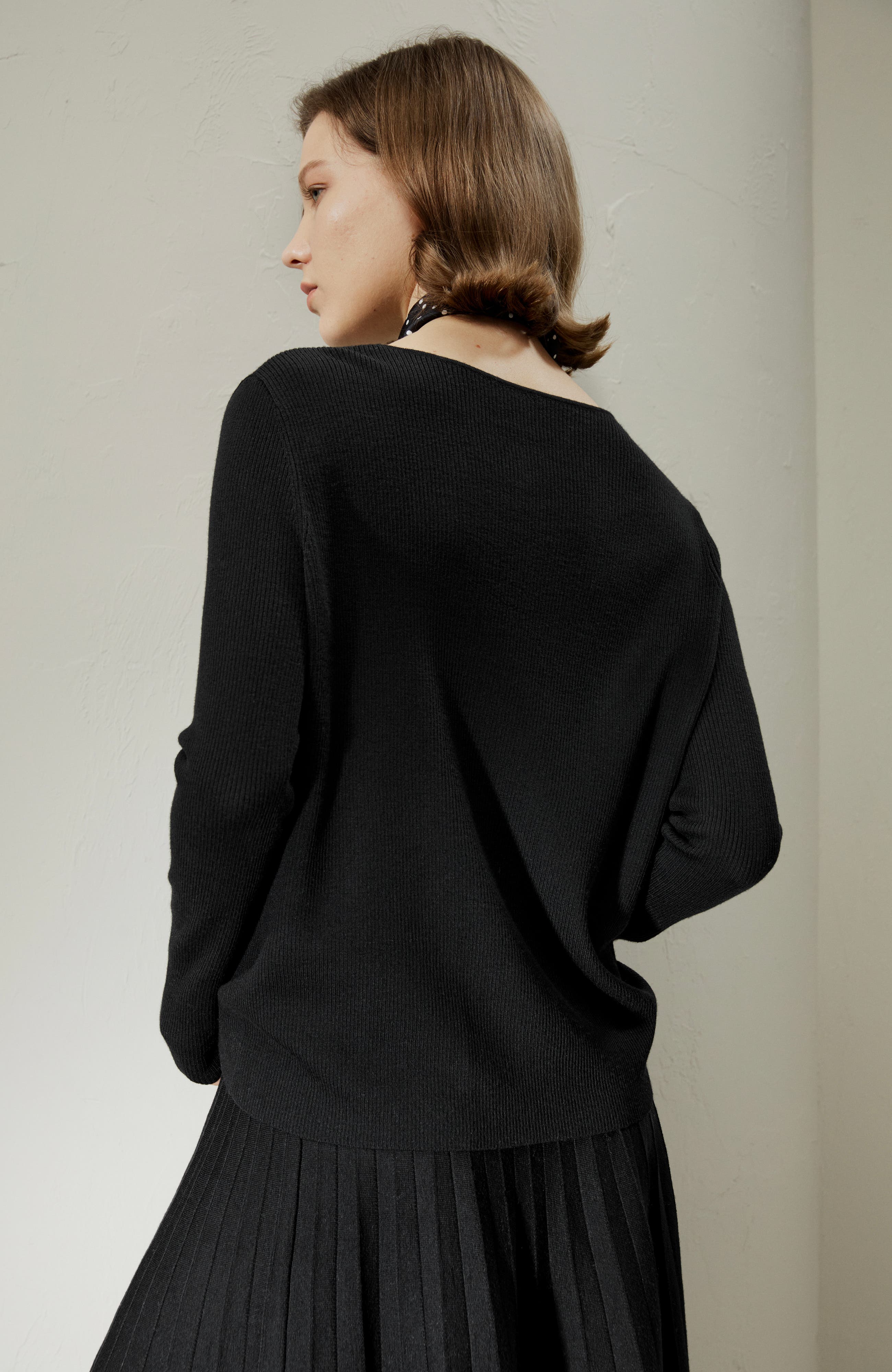 V-neck Ultra-fine Merino Wool Sweater - image 2