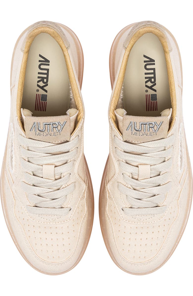 AUTRY Medalist Low Sneaker, Alternate, color, Ivory Canvas