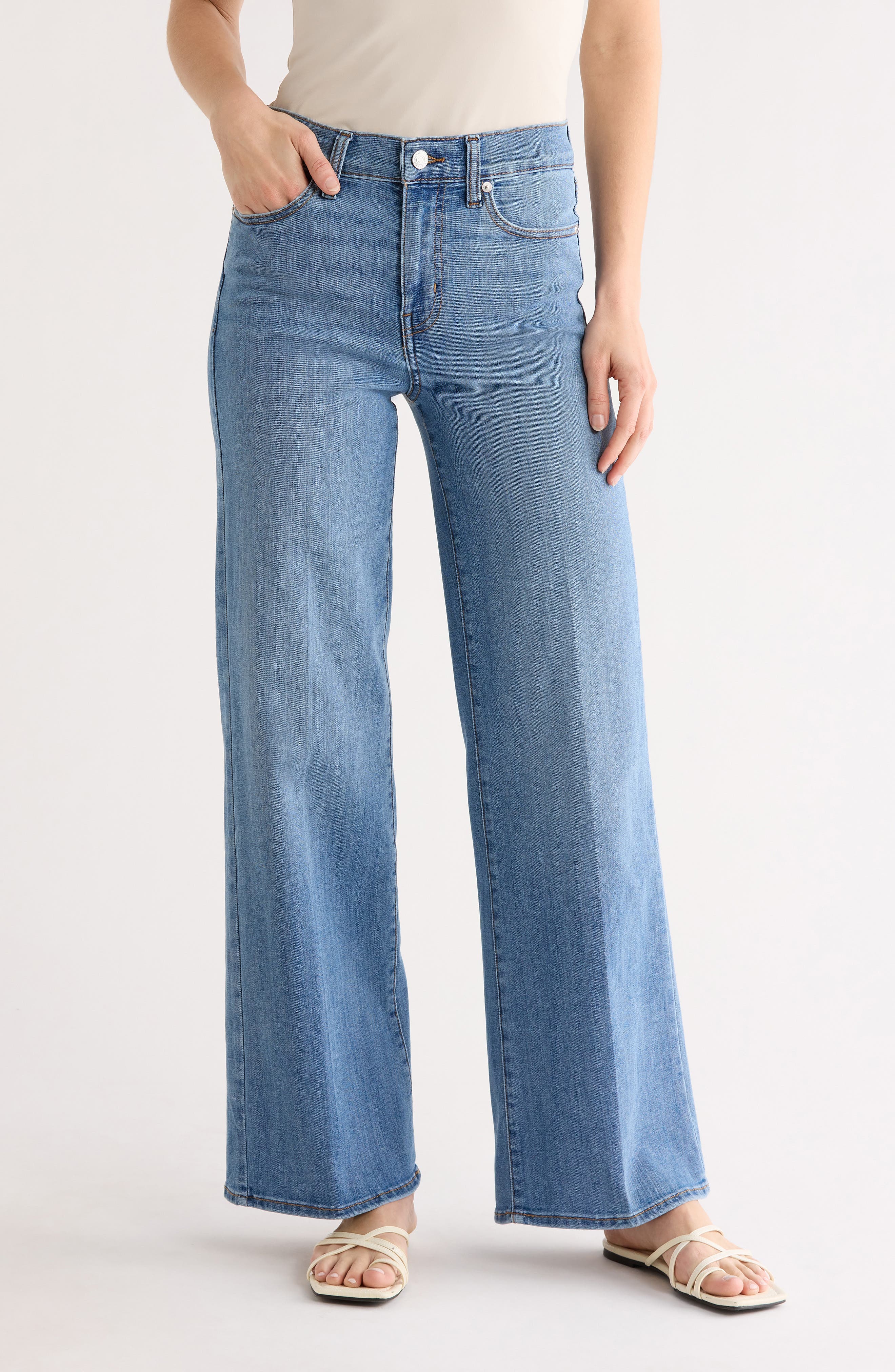 FRAME The High Rise Wide Leg Jeans
