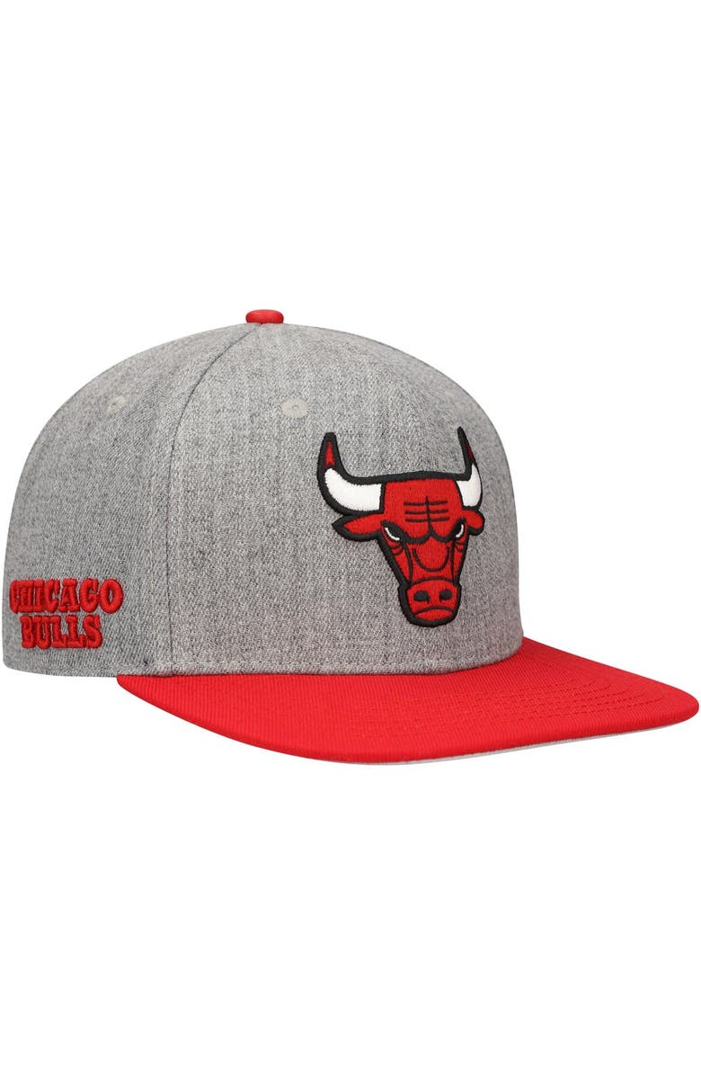 PRO STANDARD Men's Pro Standard Gray/Red Chicago Bulls Classic Logo Two-Tone Snapback Hat, Main, color, Gray