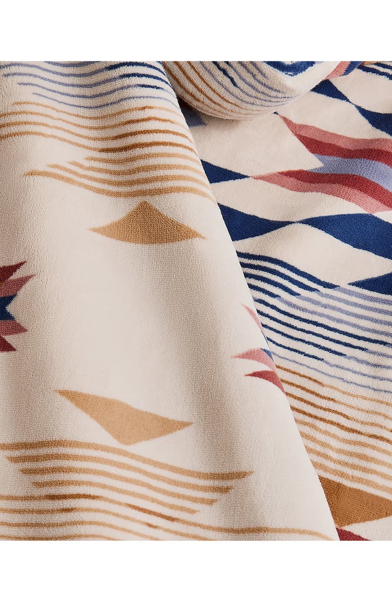 Pendleton Wyeth Falls Plush Throw Blanket, Alternate, color, Fog