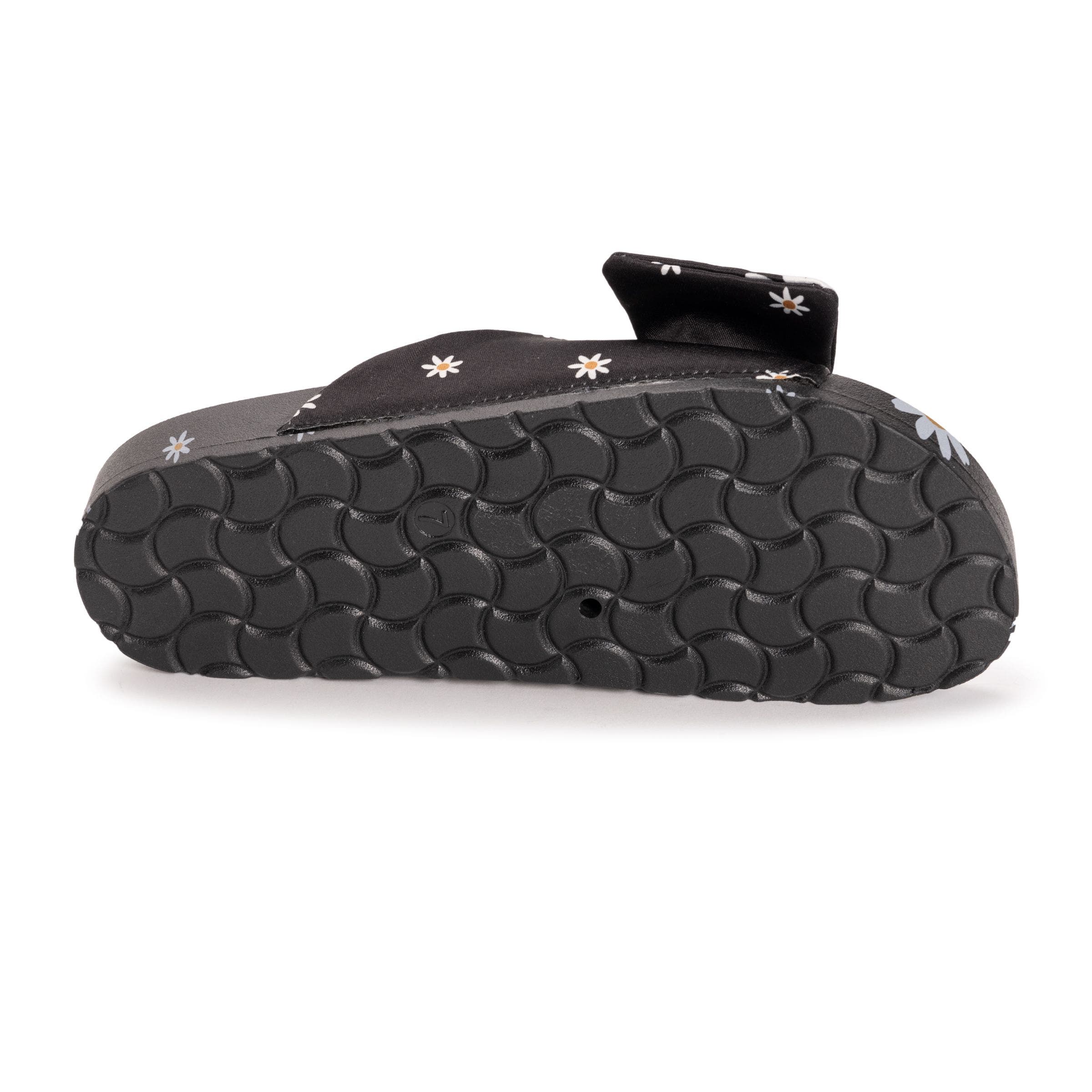 MUK LUKS Island Luau Sandals, Alternate, color, Black