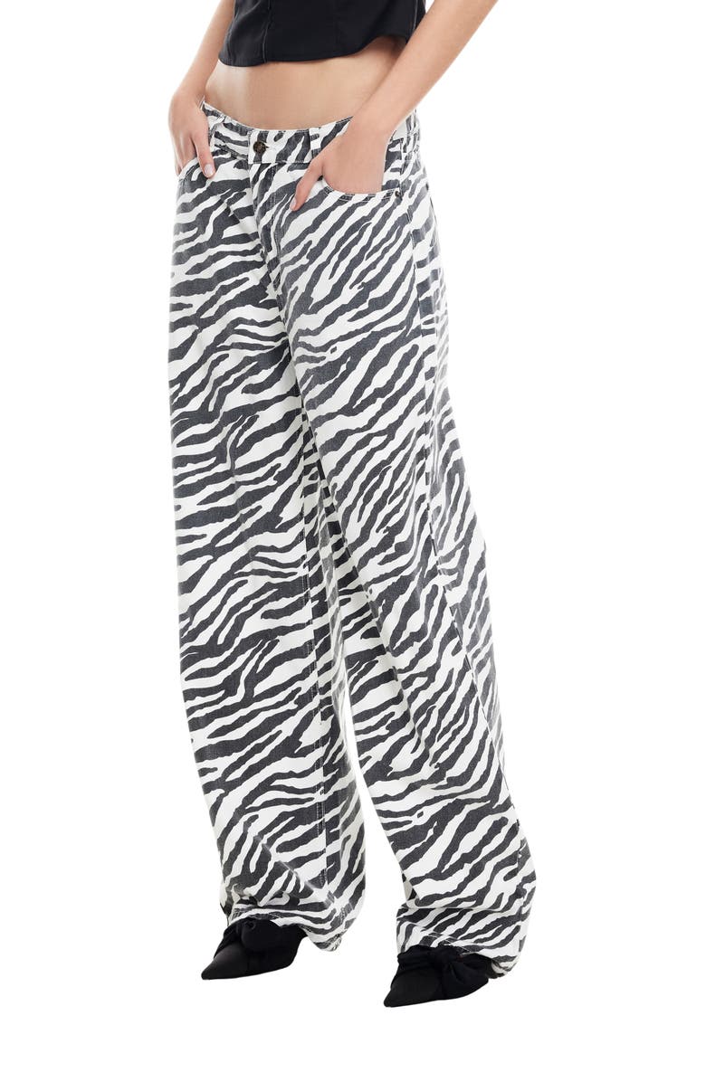 LIONESS Top Model Zebra Stripe Low Rise Baggy Jeans, Alternate, color, Zebra