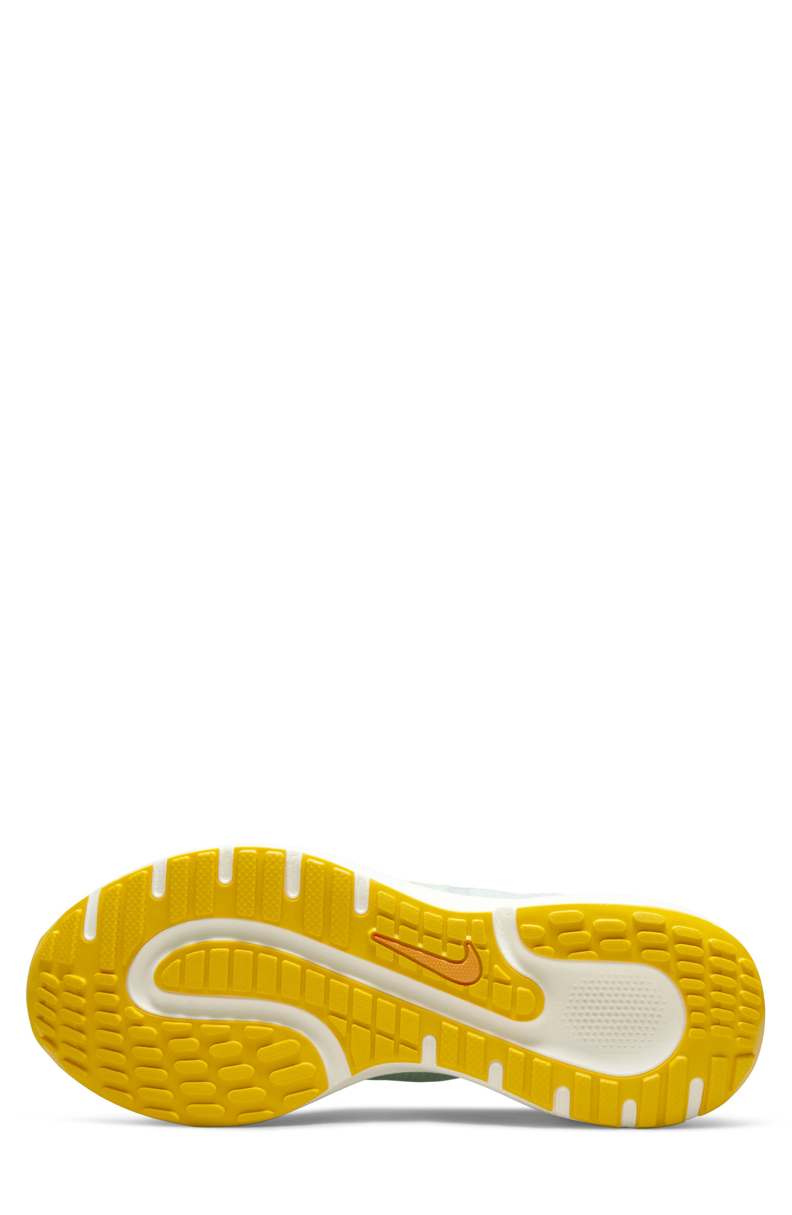 Nike Escape Run Flyknit Running Shoe, Alternate, color, Barely Green/ Football Grey