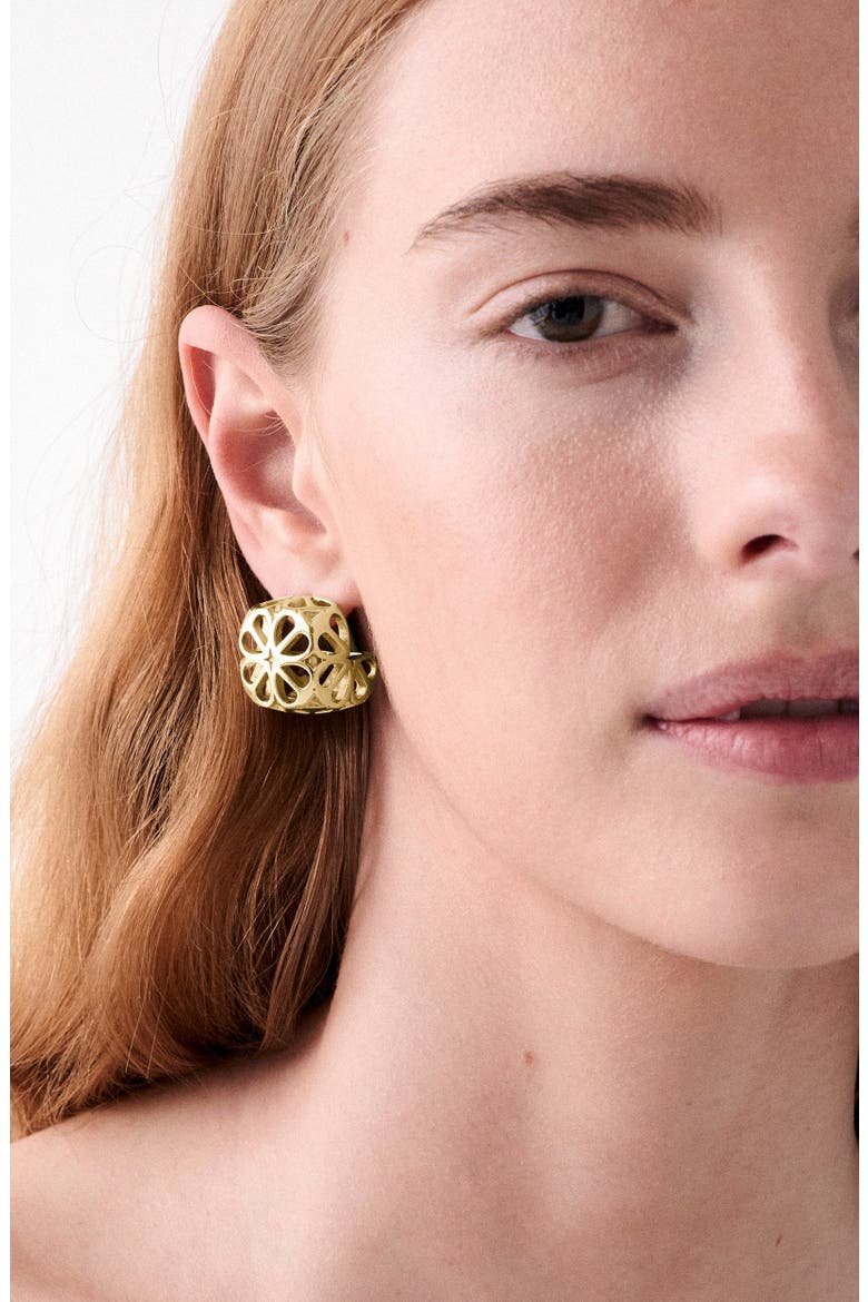 Spade Flower Lace Chubby Huggie Hoop Earrings, Alternate, color, GOLD
