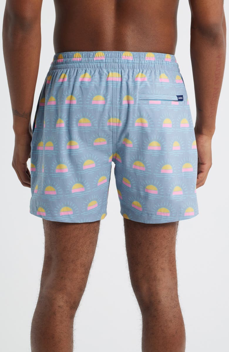 Chubbies Heat Waves Classic 5.5-Inch Swim Trunks, Alternate, color, Dusty Blue