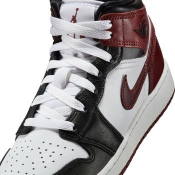 Air Jordan 1 Mid SE Basketball Sneaker