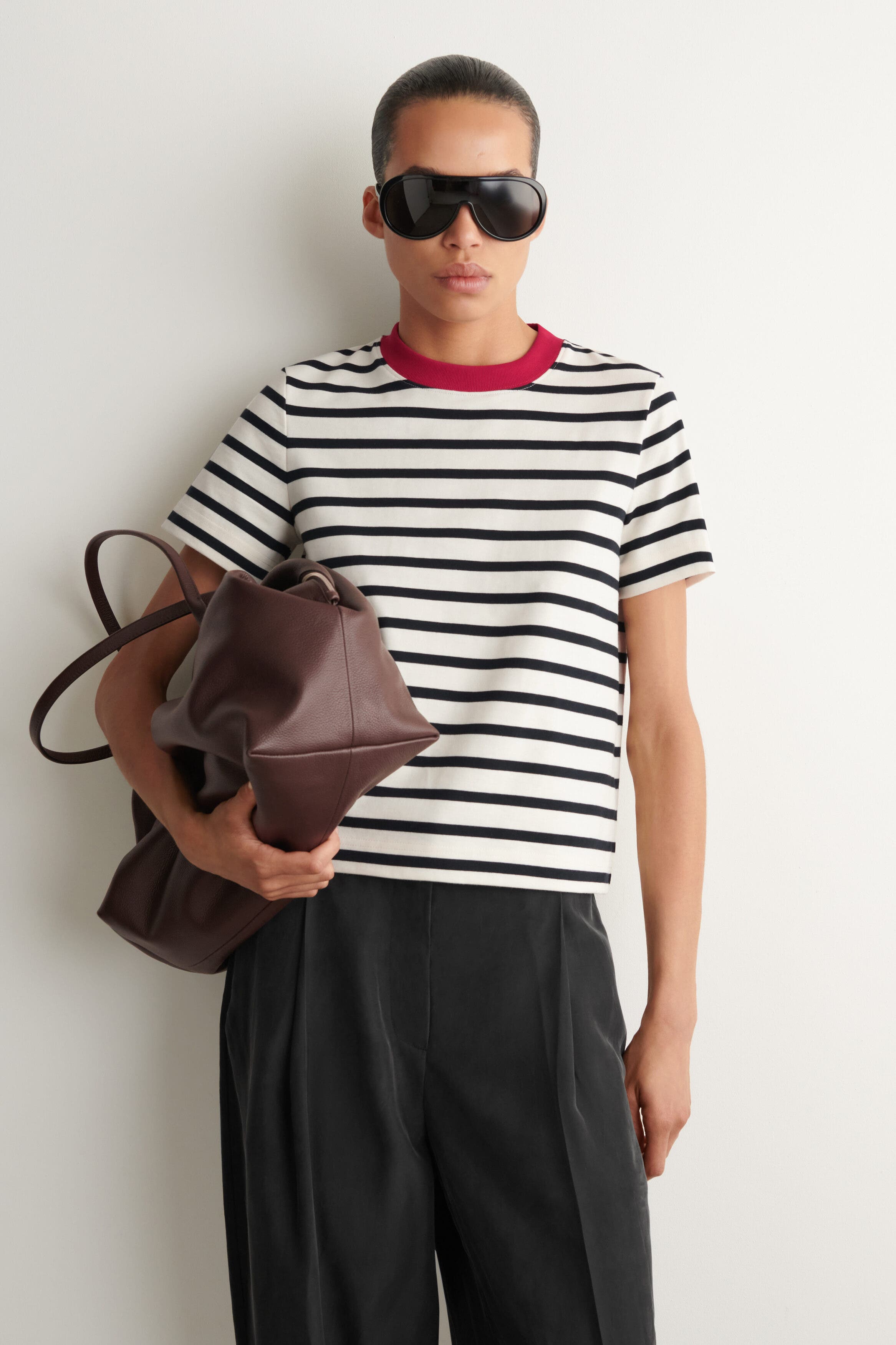 BLACK / WHITE / RED / STRIPED