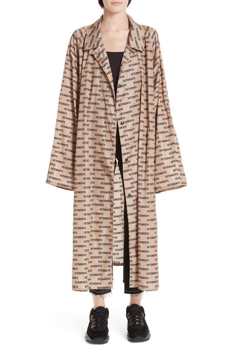 VETEMENTS Logo Waterproof Car Coat, Main, color, 